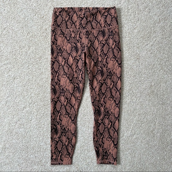 Fabletics Define High Waisted 7/8 Leggings Mocha Reptilia - Picture 4 of 9